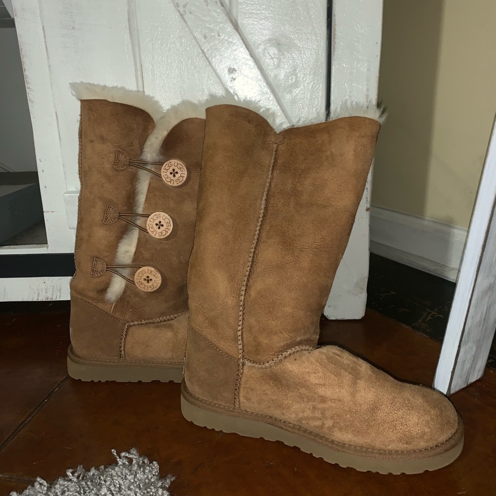 Ugg Bailey Button - image 2